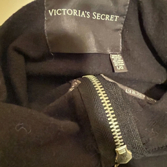 Victoria Secret loves Las Vegas sweater - Picture 3 of 3